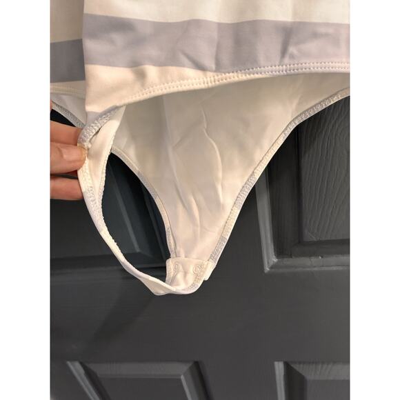 Aritzia Babaton Contour Crew Short Sleeve Bodysuit White Blue Stripes XL - Picture 6 of 6